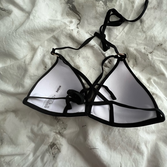 SHEIN Ring Linked Crisscrossed Halter Bikini Top - Picture 3 of 8